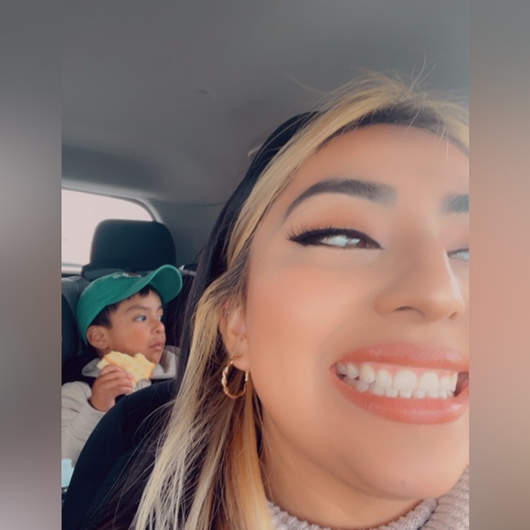 Meet your Posher, Itzel - Picture 3 of 5